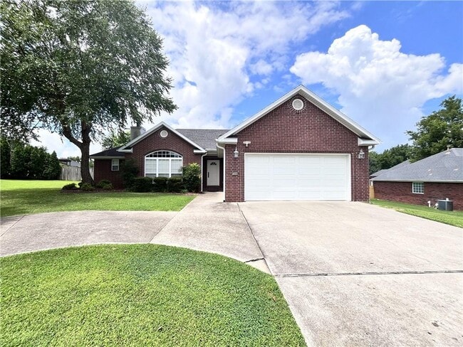 Building Photo - 208 Tunbridge Dr