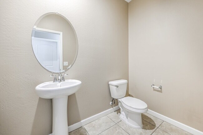 Building Photo - 17157 W Lisbon Ln