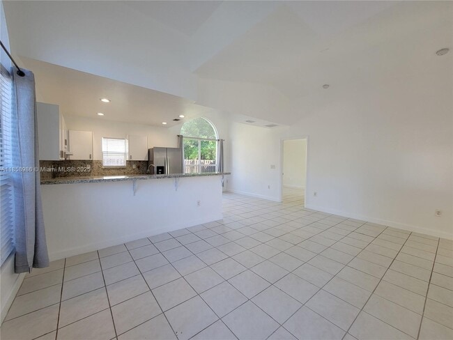 Building Photo - $3,100MONTHLY;35 SW 7TH ST #2 HALLENDALE B...