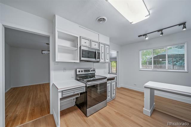 Building Photo - 3124 S Vine Ct