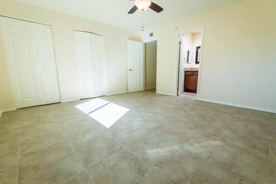 Master Bedroom - 1448 E Carmelita Dr