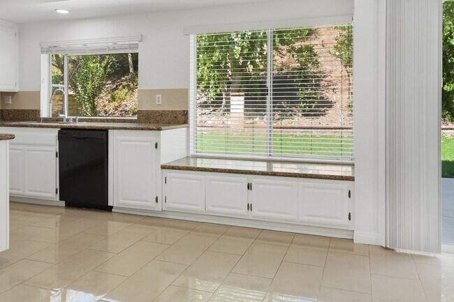 Building Photo - SPACIOUS 4 BEDROOM, 3 BATH HOME WITH 3-CAR GARAGE!