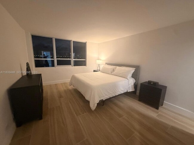 Building Photo - 1500 Bay Rd