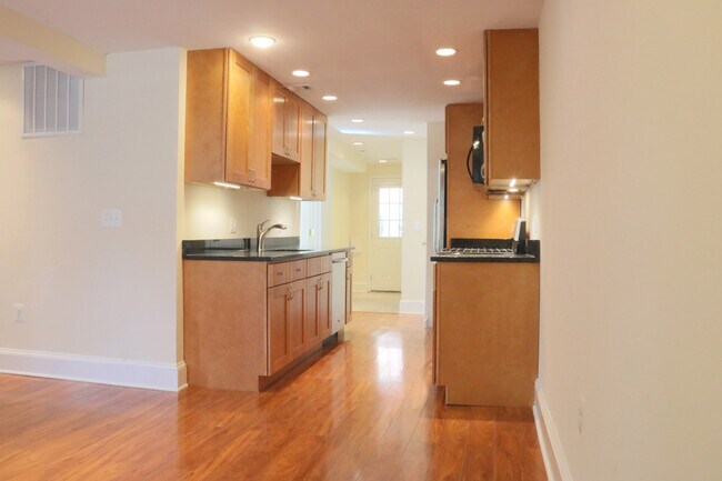 Kitchen - 1641 Irving St NW