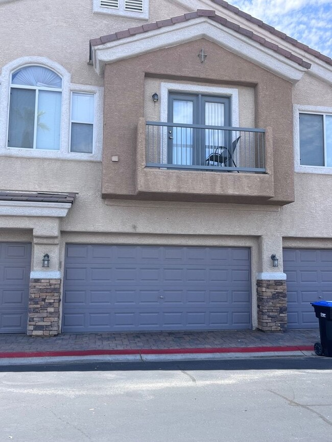 Building Photo - Henderson - 3 Bedroom Townhome w/2 car garage