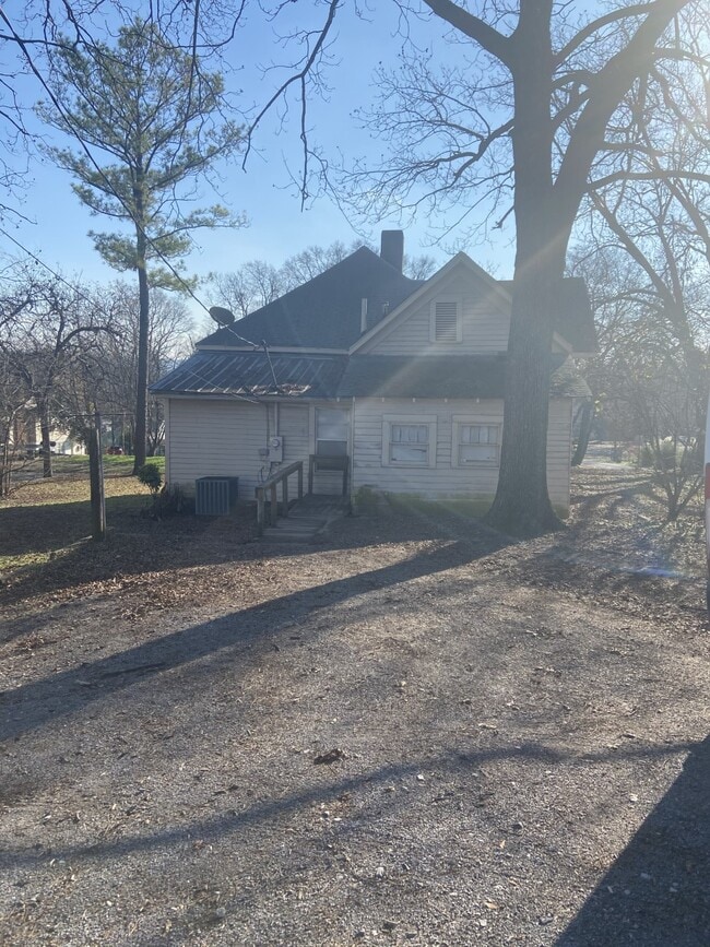 Building Photo - 3900 38th Ave N