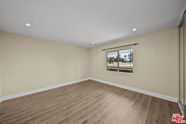 Building Photo - 5315 Bellingham Ave