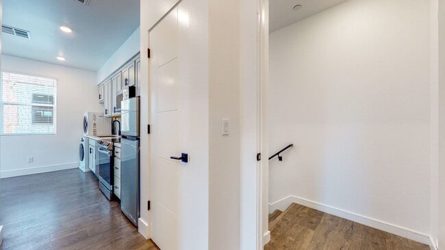 Primary Photo - 1 bedroom Granny unit! (Above Garage) with...
