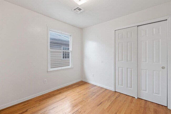 Building Photo - 82 Tuers Ave