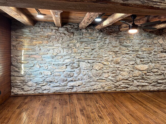 Building Photo - 2985 Granary Rd