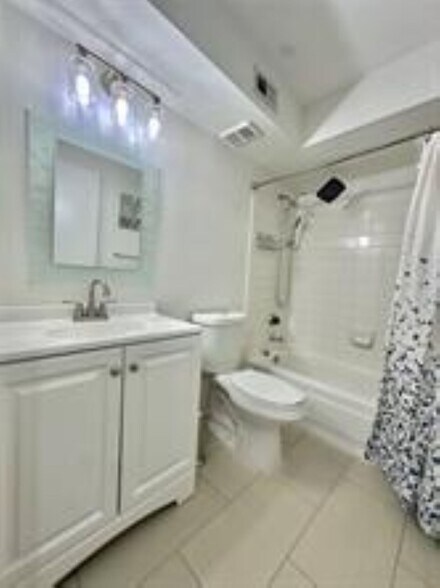 Building Photo - 2371 NW 33rd St