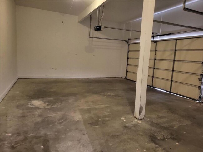 Building Photo - 3873 King Edward Trail SW