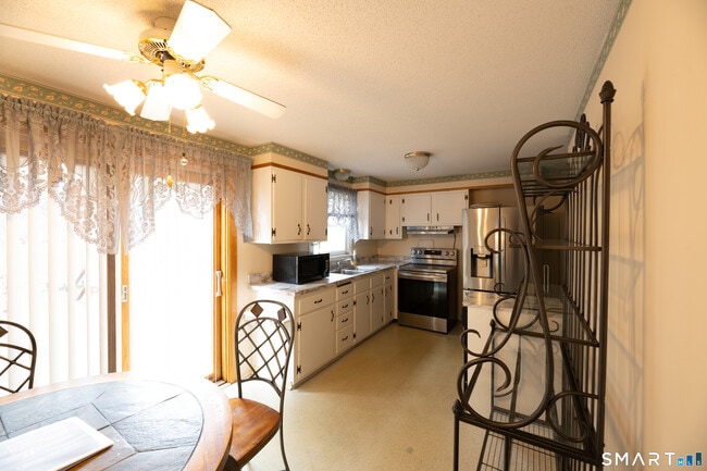 Building Photo - 3 Mountain View Dr