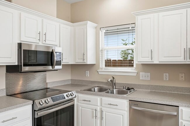 Building Photo - 10223 Dandyline Way