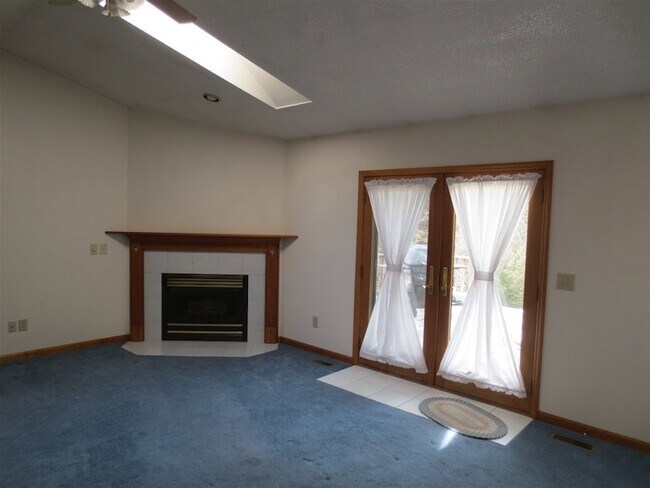 Building Photo - 1236 Rays Bridge Rd