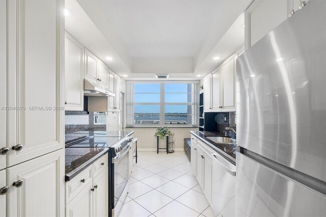 Building Photo - 18031 Biscayne Blvd