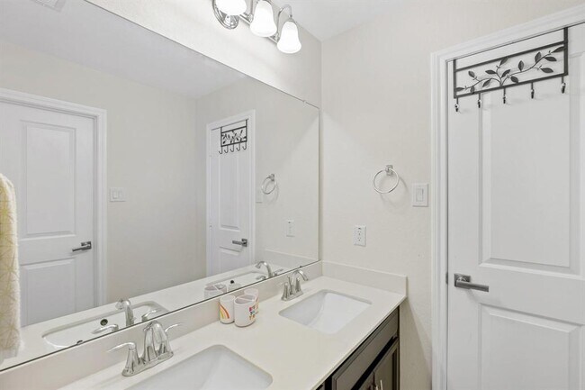 Building Photo - 5607 Kipling Glen Ct