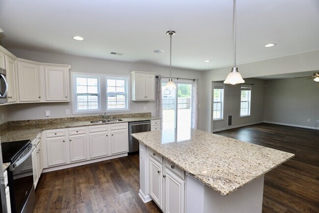 Building Photo - 3680 Moseley Dr