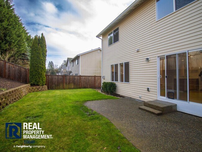 Building Photo - Charming 3-Bed, 2.5-Bath DuPont Home Near JBLM!