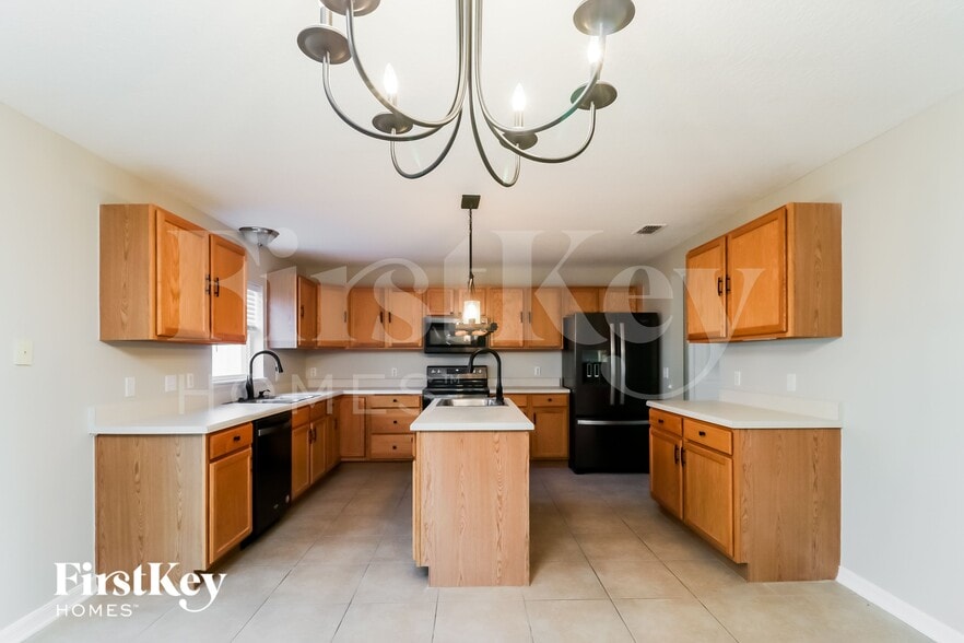 Building Photo - 2130 Aitkin Loop