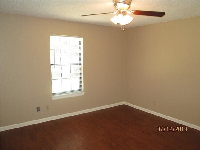 Building Photo - 2701 Fountainview Dr