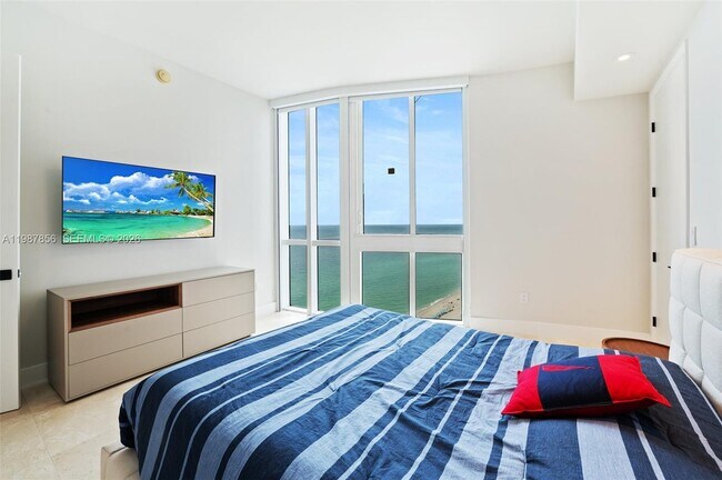 Building Photo - 15901 Collins Ave