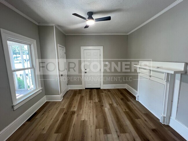 Building Photo - Beautiful 5 Bedroom 2.5 Bath House