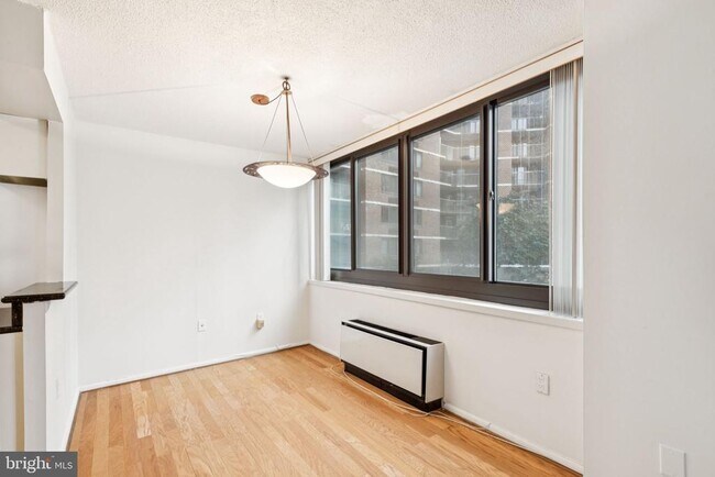 Building Photo - 1420 Locust St