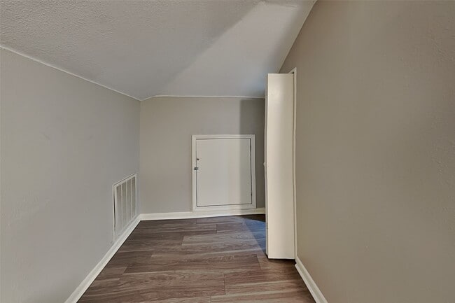 Building Photo - 2318 Turtle Creek Dr