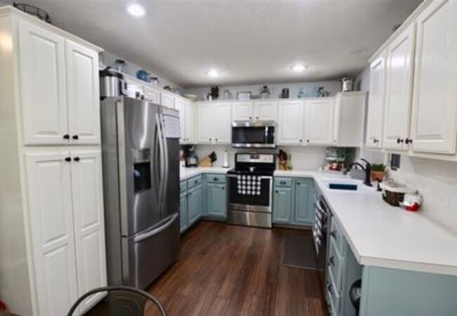 Building Photo - Spacious Five Bedroom Home!