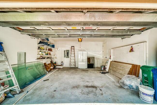 Building Photo - 5818 NW 119th Dr