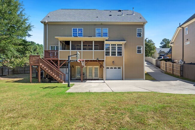 Building Photo - Apex Rental with Renovated Attic, Screened...