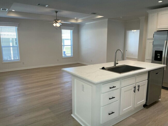 Building Photo - 34612 Robins Song Rd