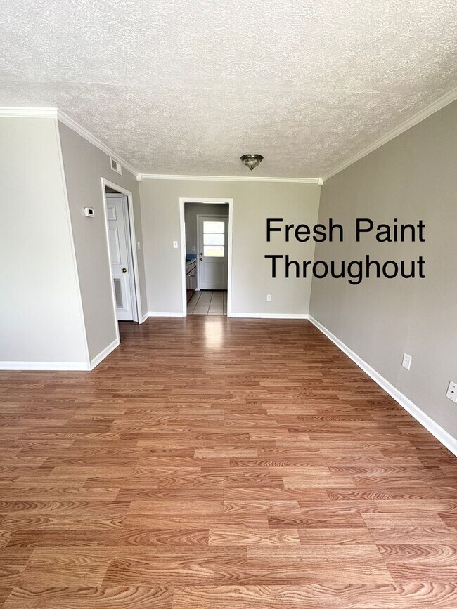 Building Photo - CUTE 2 Bedroom/ 1Bath unit in Central Conway! Renovated & Ready for Move-In