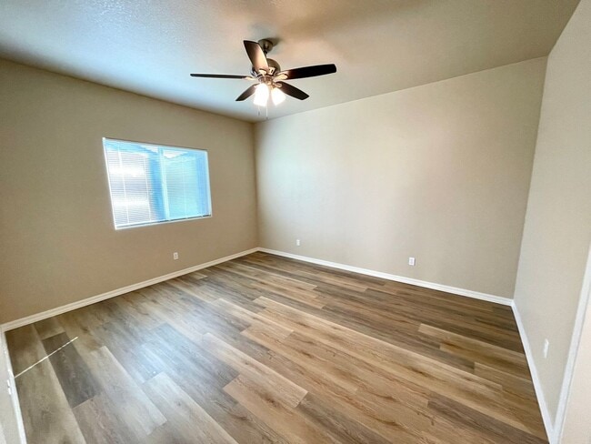 Building Photo - Beautiful 4 Bedroom Home in Kingman Crossing Community.