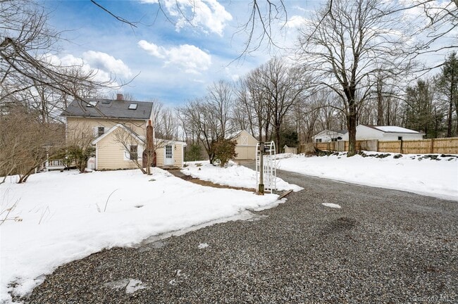 Building Photo - 277 Old Post Rd