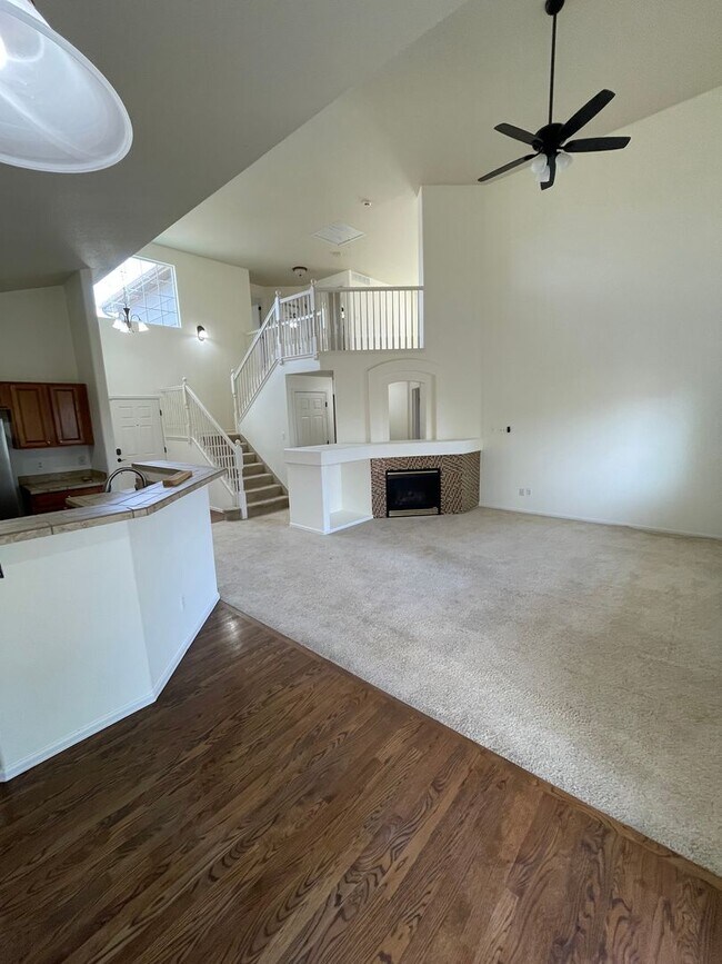 Building Photo - 4 Bedroom 3 Bathroom Home Available now!