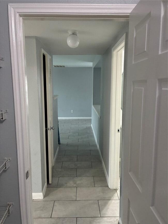 Building Photo - 9126 Kendale Dr