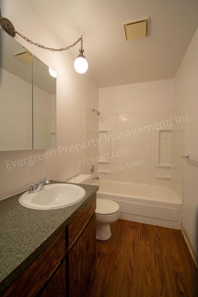 Building Photo - 3 Bedroom, 2 Bath Home in Fort Collins!