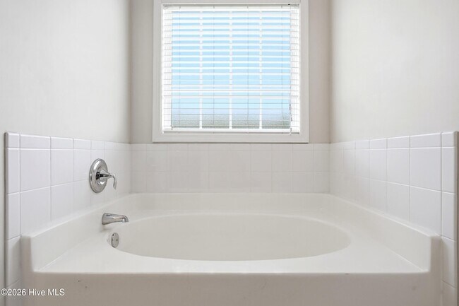 Building Photo - 553 Montego Ct