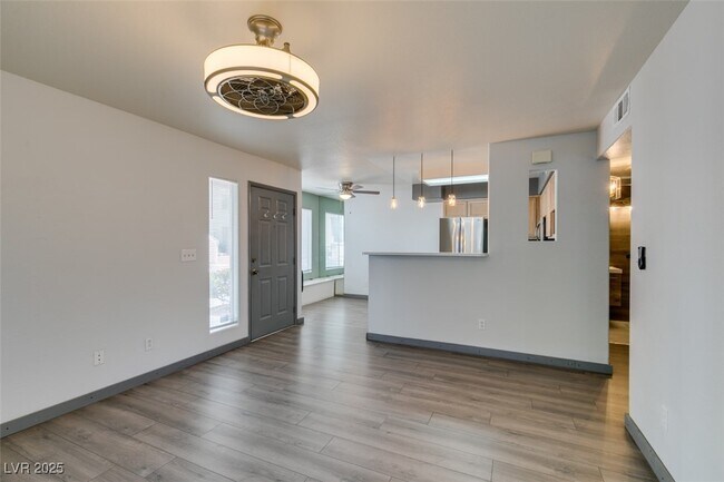 Building Photo - 3168 Tarpon Dr