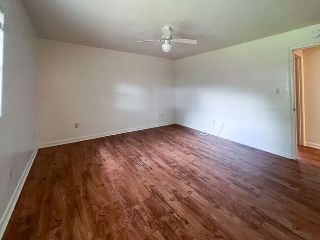 Building Photo - 3BR/2BA House in Northwood Pines - availab...