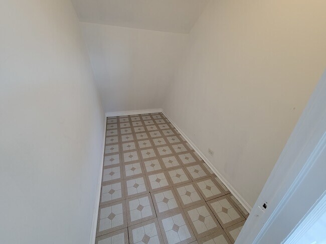 Building Photo - 4048 N Marmora Ave