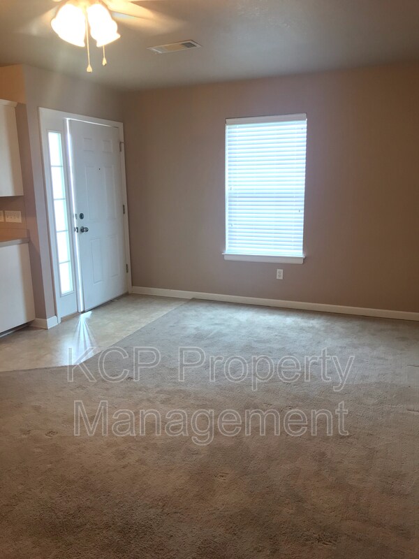 Building Photo - 811 N 48th St