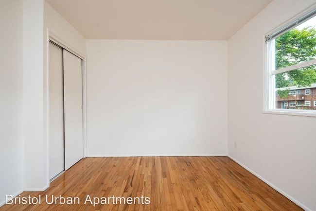 Building Photo - 3020 SE Waverleigh Blvd