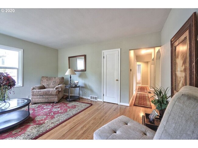 Building Photo - 4516 SE 33rd Pl