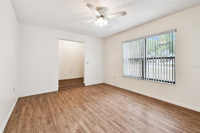 Building Photo - 1102 Shadowbrook Dr N