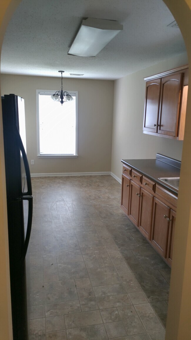 Building Photo - 16210 Stone Ridge Pkwy