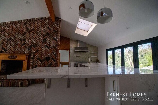 Building Photo - 11619 Lerdo Ave