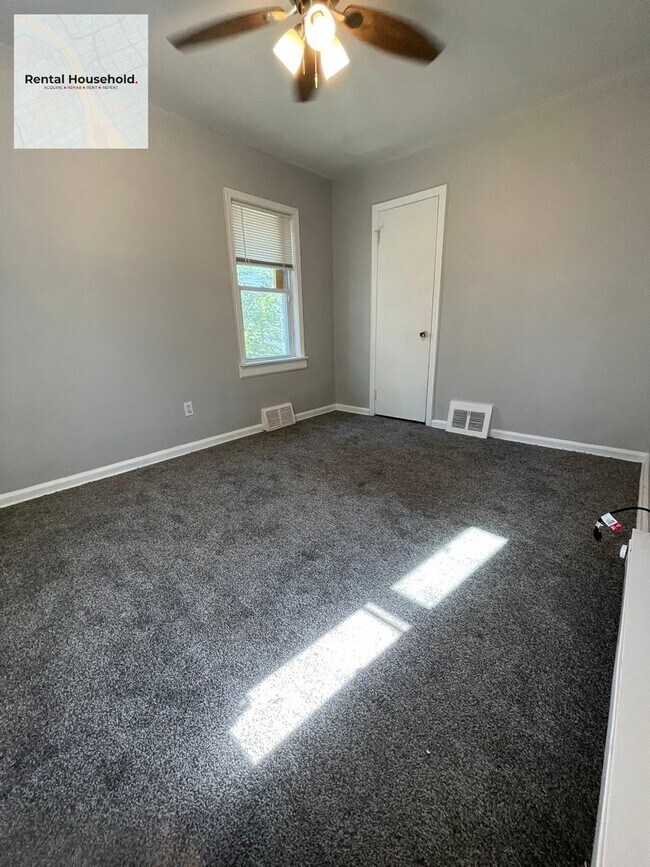 Building Photo - Beautifully Kept~3 BEDROOM 1 BATH BUNGALOW